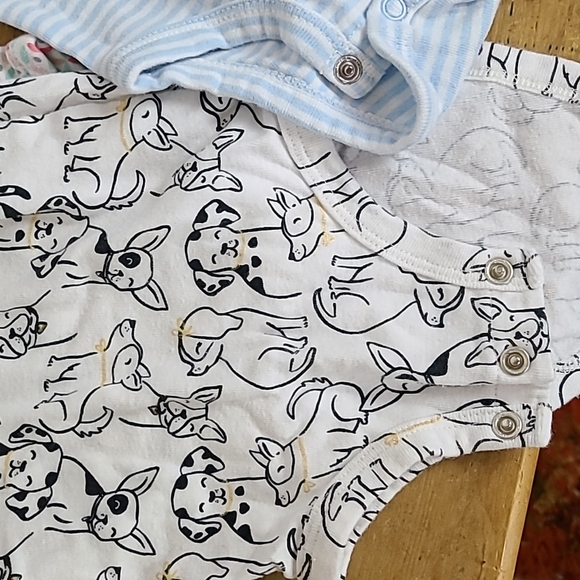 (4) Bodysuits 6m - Picture 8 of 8